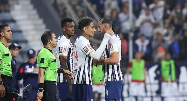 El atacante de Alianza Lima compartió sus sensaciones sobre alternar con el también capitán de la selección peruana.