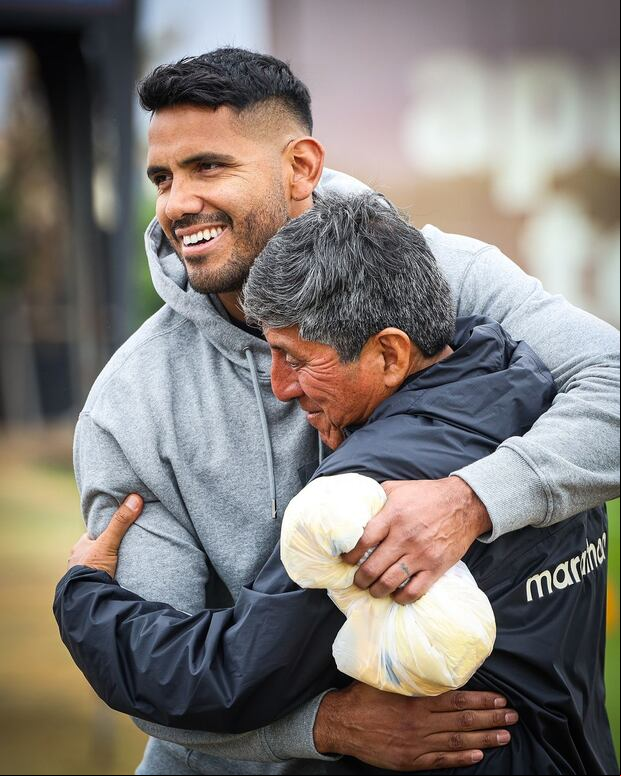 Raúl Fernández se reencontró con trabajadores de Universitario. (Foto: Universitario)