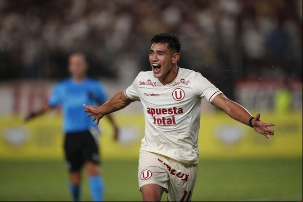 El 'Tunche' Rivera fue clave para el triunfo de Universitario ante Liga de Quito.