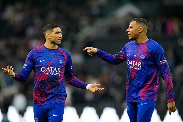Achraf Hakimi y Kylian Mbappé juegan juntos en PSG desde la temporada 2021-22. (Foto: Getty Images)
