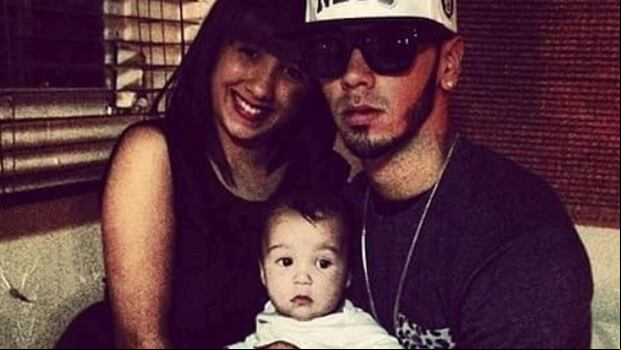 Anuel AA y Astrid Cuevas junto a su hijo (Foto: Astrid Cuevas / Instagram)