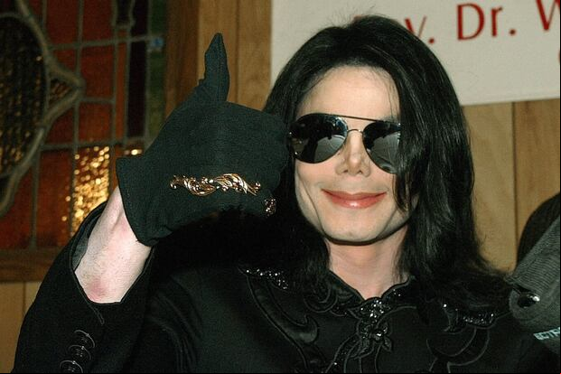 En 2004, Michael jackson fue absuelto de los cargos de abuso infantil (Foto: Doug Kanter / AFP)