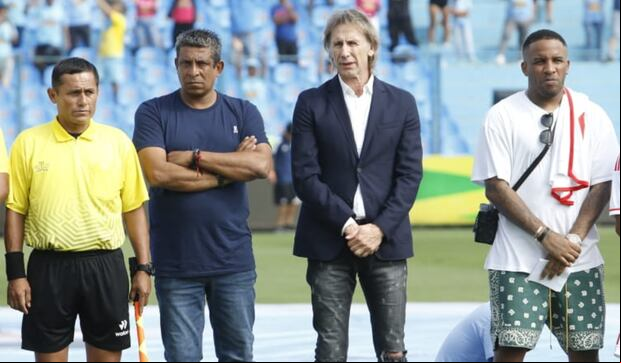 Grandes personajes del fútbol peruano en la despedida de Carlos Lobatón. (Foto: Violeta Ayasta / GEC)