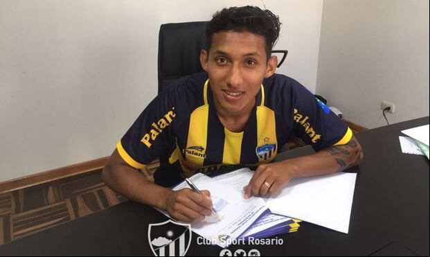 Christofer Gonzales cuando firmó por Sport Rosario. (Sport Rosario)