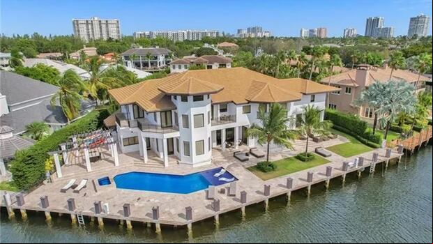 La propiedad tiene 10 habitaciones y piscina con vista al mar (MLS Com Florida LLC).