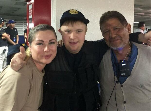 Junto a su madre y el productor Juan Osorio (Foto: Leticia Calderón / Instagram)