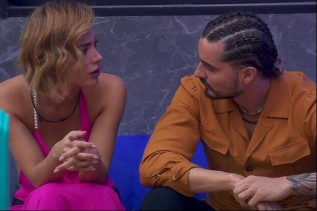 Pese a tener solo unos días, Christian Estrada y Aleska Génesis vivieron sentimentales momentos en "La casa de los famosos" (Foto: Telemundo)