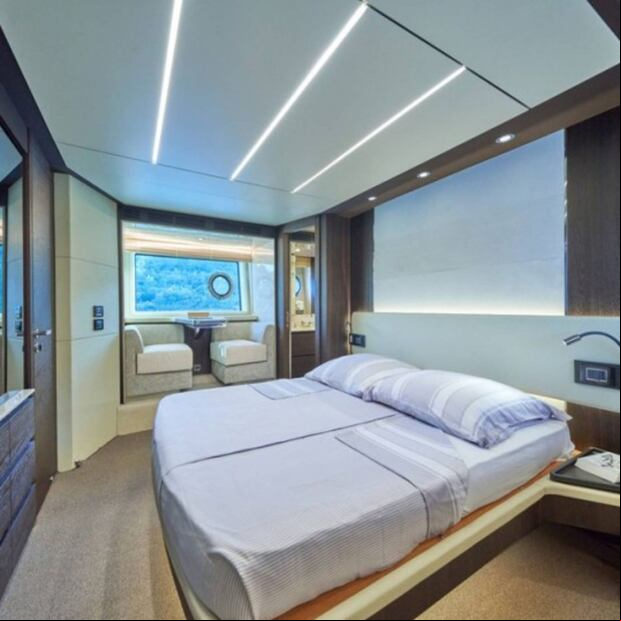 Una de las habitaciones del Yate Azimu-Relax donde Piqué y Clara Chía pasaron sus vacaciones en Croacia en agosto 2023 (Foto: Yachtic)