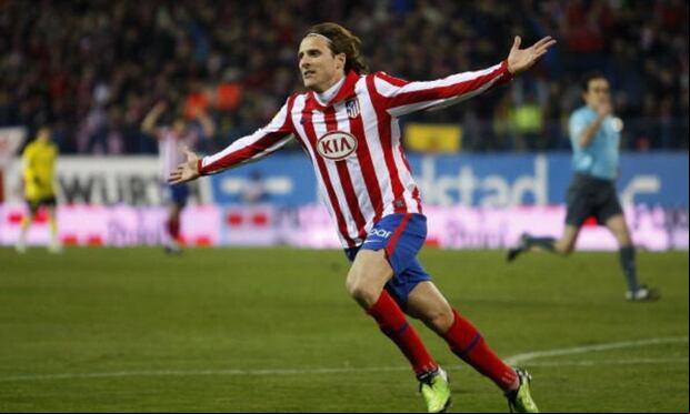 Diego Forlán jugó en el Atlético de Madrid en el inicio de la década pasada