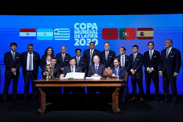 El Mundial 2030 se jugará en seis países: Argentina, Uruguay, Paraguay, España, Portugal y Marruecos (AP Foto/Jorge Saenz)