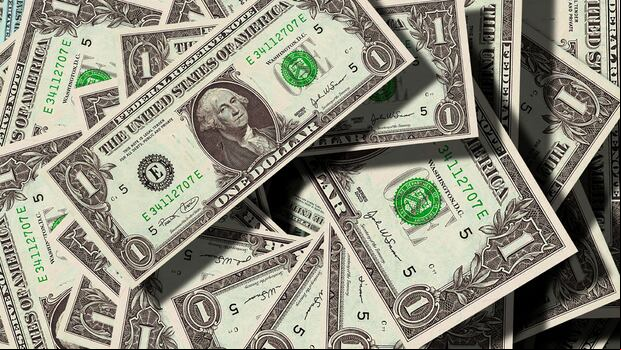 En Florida aumentará el salario mínimo en escala hasta el 2026 (Foto: Pixabay)