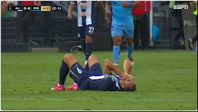 Hernán Barcos salió lesionado del partido entre Alianza Lima vs. Iquique (Foto: ESPN).