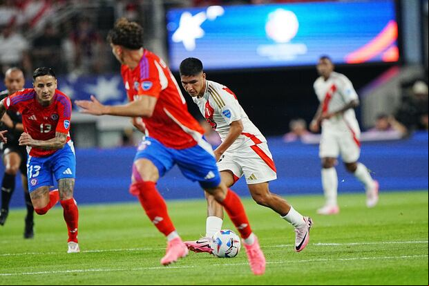 Piero Quispe fue el jugador con más recuperaciones en el Clásico del Pacífico. (Foto: Conmebol)