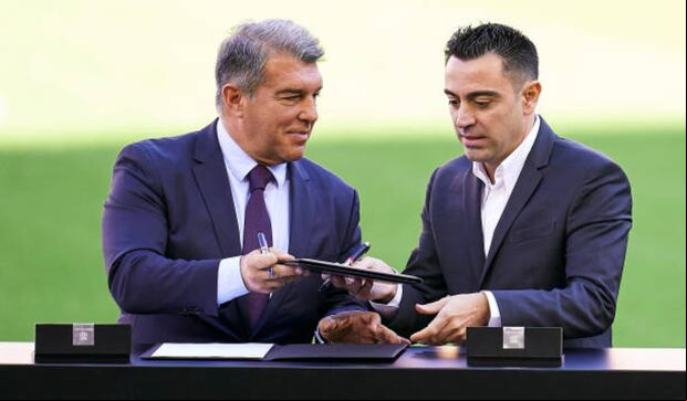 Xavi Hernández recibió el respaldo de Joan Laporta. (Foto: Getty Images)