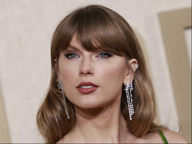 La cantante estadounidense Taylor Swift durante la ceremonia de los Golden Globes en enero de 2024 (Foto: AFP)