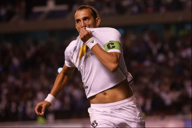 Hernán Barcos celebrando con Liga de Quito con la cinta de capitán. (Foto: Agencias)