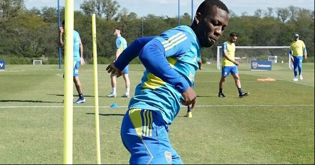 Luis Advíncula realizando entrenamientos con Boca Junior. (Foto: Difusión).