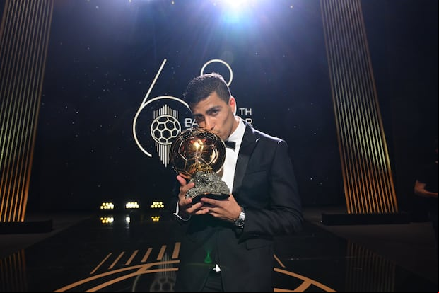 Rodri y el Balón de Oro en París. (Foto: ballondor)