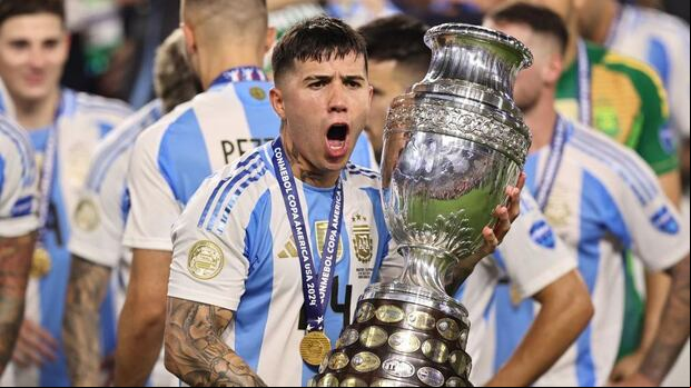 El escándalo se desató cuando el mediocampista Enzo Fernández publicó un video de las polémicas celebraciones de la selección argentina tras su victoria en la final de la Copa América.