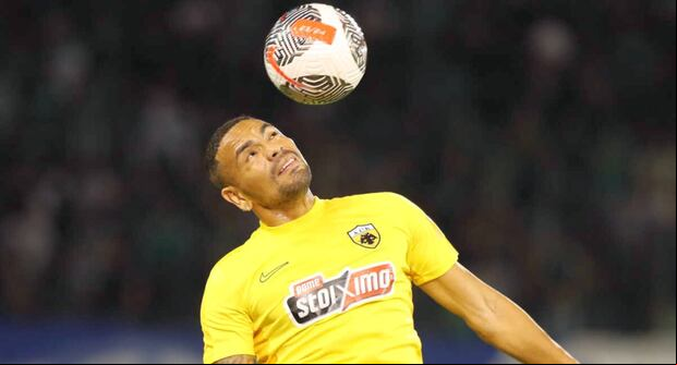 Alexander Callens volvió a tener minutos con AEK Atenas. (Foto: Agencias)