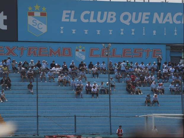 Muchos hinchas de Sporting Cristal no ingresaron al estadio y protestaron afuera. (Foto: GEC)