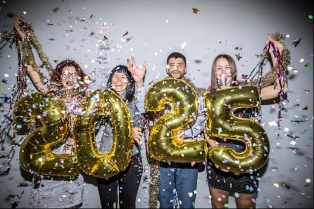 Feliz Año Nuevo 2025: imágenes alusivas para dedicar en redes socales a tus familiares y amigos
