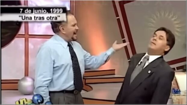 Mario Bezares alejándose de Paco Stanley, quien le estaba haciendo una broma en el programa "Una tras otra" (Foto: TV Azteca)