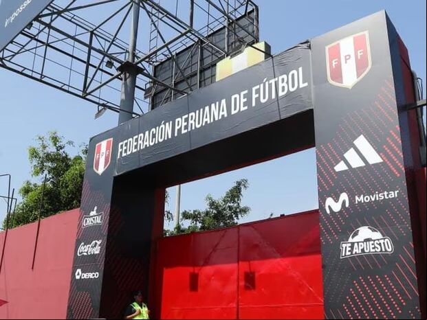 Víctor Bellido Aedo, director de la FPF y presidente de Ayacucho FC, presentó un documento formal al organismo solicitando que se cubra su defensa legal.