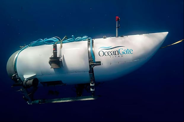 Continúa la búsqueda del sumergible Titán, que desapareció el pasado domingo mientras intentaba llegar a los restos del Titanic con 5 pasajeros a bordo. (Foto: AFP)