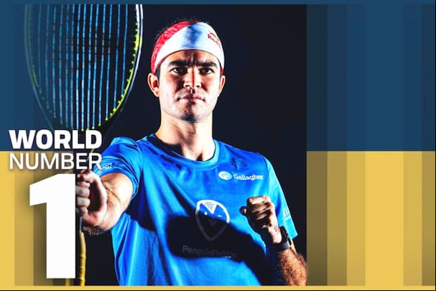Diego Elías y la imagen cuando fue oficializado en su nuevo puesto en la PSA World Tour. (@PSAWorldTour)
