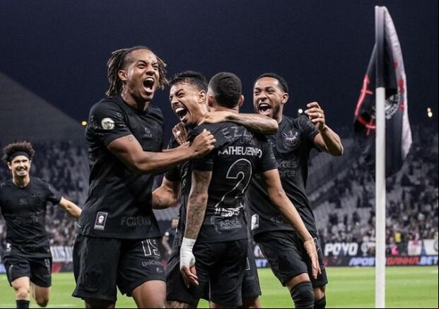 Carrillo juega de mediocampista por derecha en el Corinthians. (Foto: Getty Images)