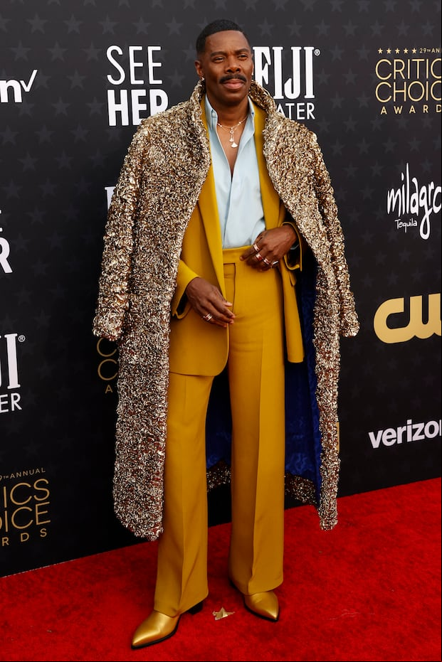 Colman Domingo en la edición 29 de los Critics Choice Awards llevando un traje de Maison Valentino (Foto: Michael TRAN / AFP)
