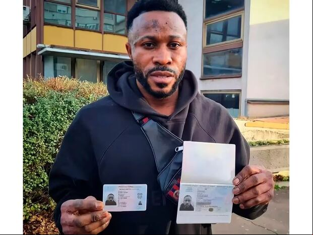 Guélor Kanga Kaku es acusado de falsificar su documentación.