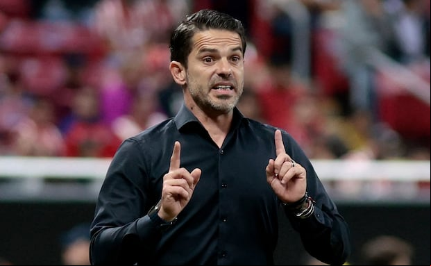 Fernando Gago tendrá que rearmar su oncena titular frente a Alianza Lima. (Foto: AFP)