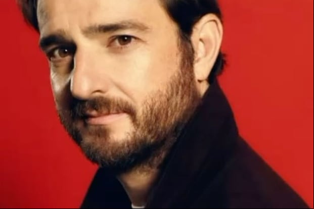 Gorka Otxoa posando para la cámara en la promoción de "Machos Alfa" (Foto Netflix)