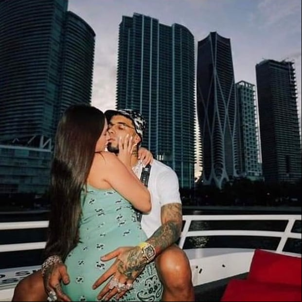 La primera imagen que se viralizó de Laury y Anuel (Foto: Anuel AA / Instagram)