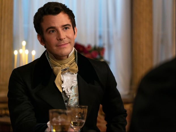 Luke Thompson en una escena de la temporada 3 de la serie "Bridgerton" (Foto: Netflix)