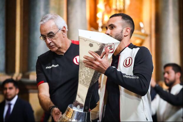 Jorge Fossati fue campeón de la Liga 1 con Universitario.