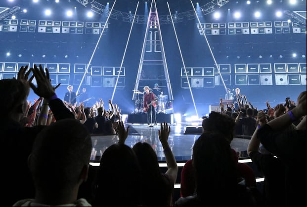 Celebrating the year’s most iconic music, the American Music Awards is the world’s largest fan-voted award show honoring today’s most influential artists and their ionate fanbases. | Photo by theamdepor.noticiases.info