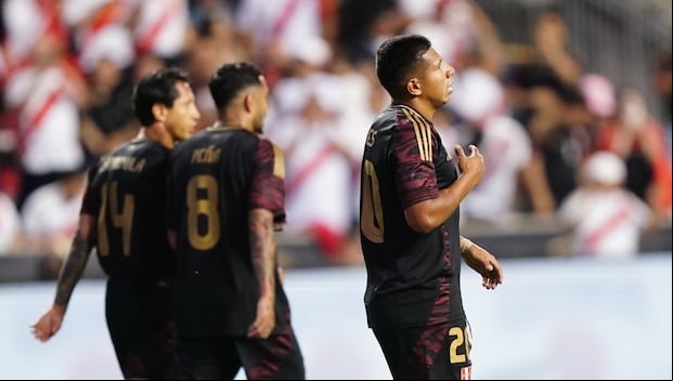 Edison Flores en el amistoso de la Bicolor ante El Salvador. (Foto: ITEA).