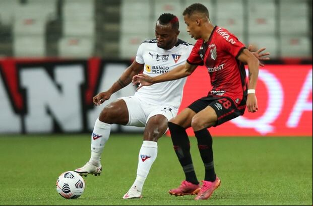 Perlaza cuando defendía los colores de LDU de Quito. (Foto: Getty Images)
