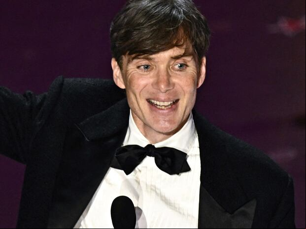 A los 47 años, el artista irlandés Cillian Murphy recibió el primer premio Óscar de su carrera. Fue galardonado como el Mejor Actor por "Oppenheimer" (Foto: AFP)
