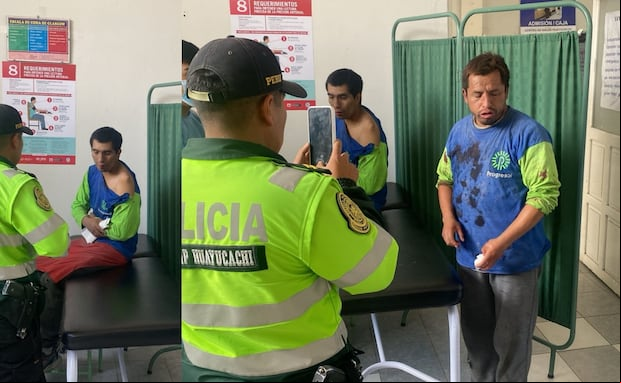 Trabajadores fueron atendidos en el centro médico más cercano tras la pelea con futbolistas de Sport Huancayo. (Foto: Jefryn Sedano)