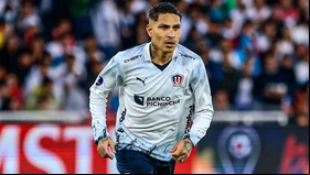 Paolo Guerrero quedó libre tras no renovar con Liga de Quito. (Foto: EFE)