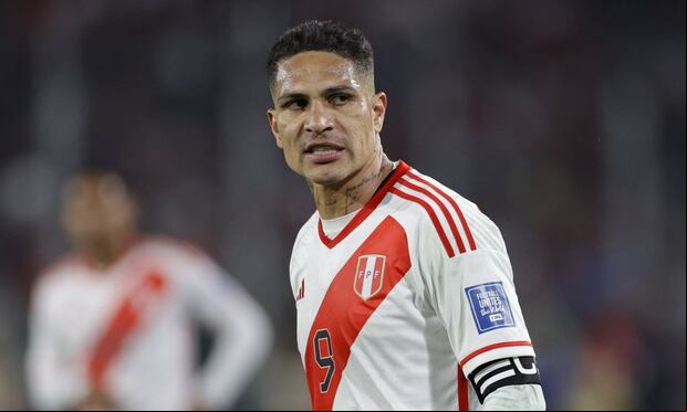 Paolo Guerrero tiene 40 años y no se conoce su futuro tras quedar libre de Liga de Quito. (Foto: AFP)