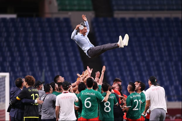 Jaime Lozano dirigió a la selección mexicana que logró el bronce en los Juegos Olímpicos de Tokio 2020 (Foto: Getty Images).