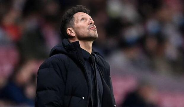Diego Simeone se mostró disconforme con la decisión del árbitro sobre le penal de Julián Álvarez. (Foto: Getty Images)