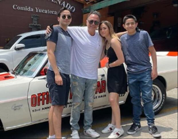 La hija de Nicandro Díaz junto a Nicandro Díaz Jr y su hermano Sebastián (Foto: Nicandro Díaz / Instagram)