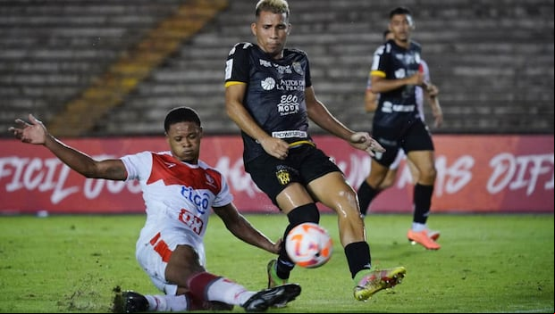 Desde el Estadio Independencia, Real Estelí vs LDA Alajuelense juegan la final de ida por la Copa Centroamericana. (Foto: AFP)