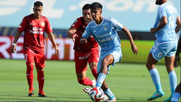 Gabriel Alfaro se encargó de reemplazar como lateral izquierdo a Nicolás Pasquini, quien sufrió una molestia muscular. (Foto: Jesús Saucedo / GEC)